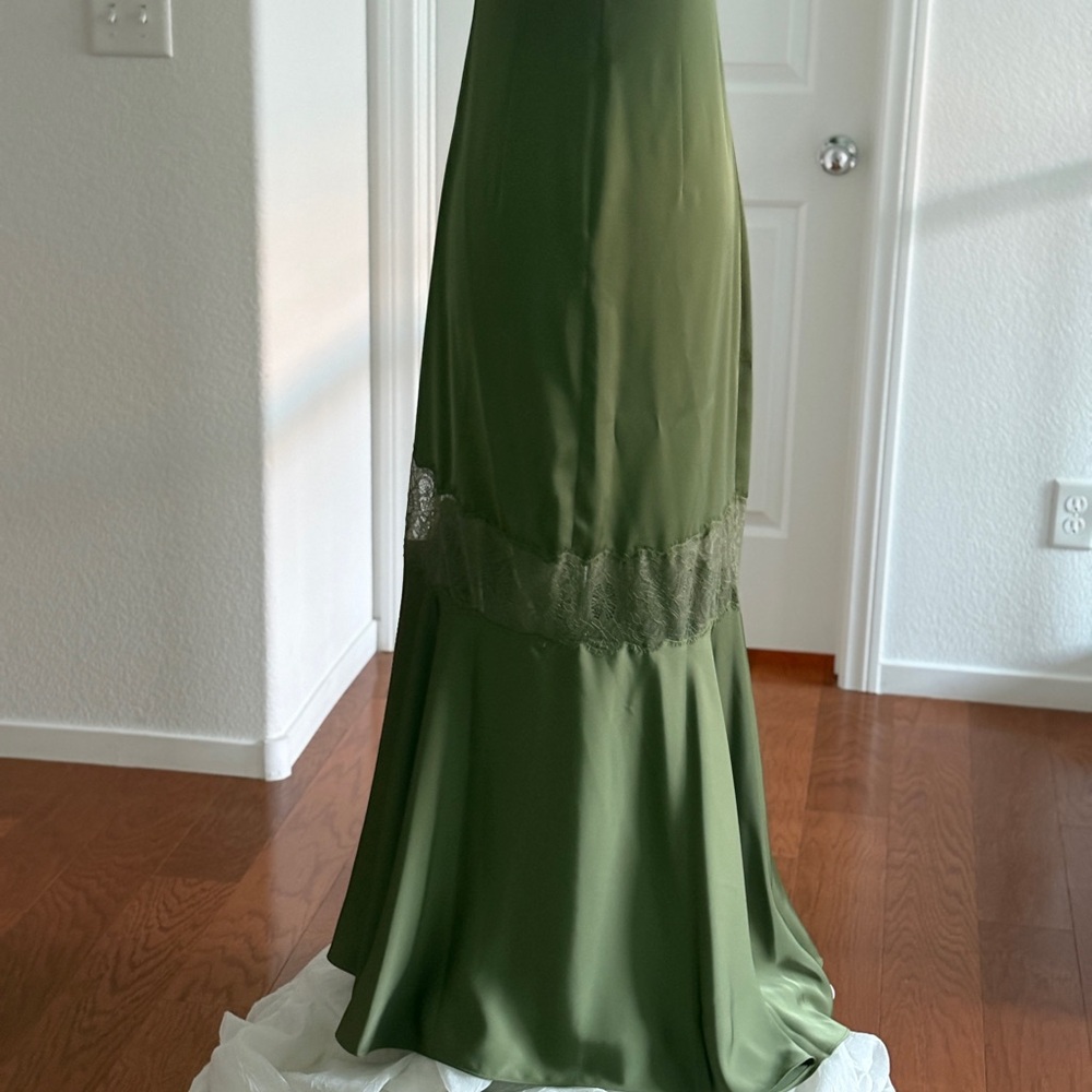 New With Tags moss green
SACHIN & BABI maxi dress SZ 4 - Picture 9 of 13